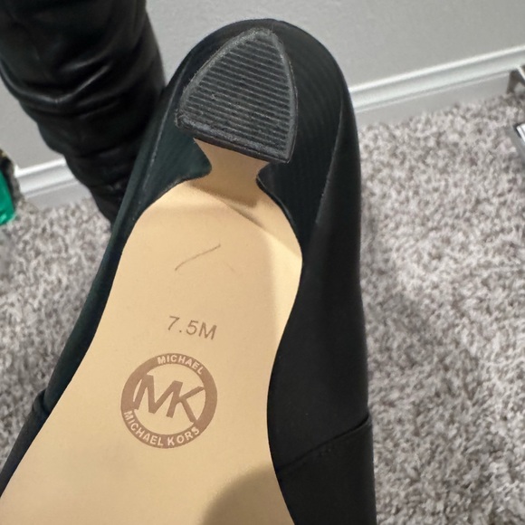 Women's Black Slouchy Knee-High Pointed Toe Boots - Picture 8 of 9